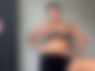 Live cam show with Kamila - Hairy Pussy on livesuperchat.net
