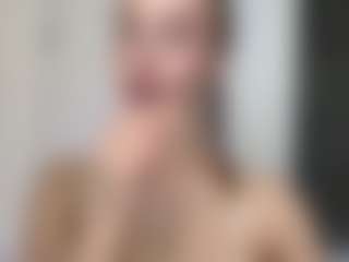 Live cam show with Kamila - Skinny MILF on SpunkLive