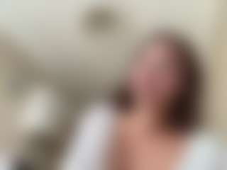 Live cam show with Kamila - Athletic Middle Aged on realtime-chat