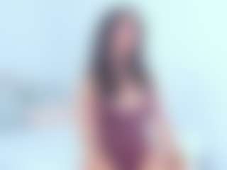 Live cam show with Alessia-Kat - Average on Milfs Live