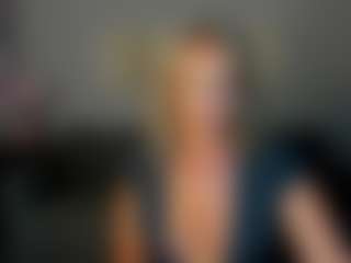 Live cam show with AlisaAllisen - Middle Aged on Free Soda