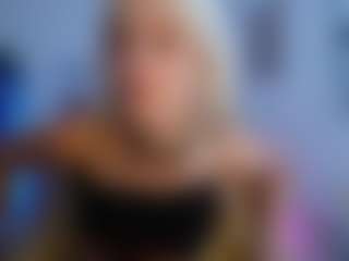Live cam show with LunaGrace18 - Barelylegal on Milfs Live