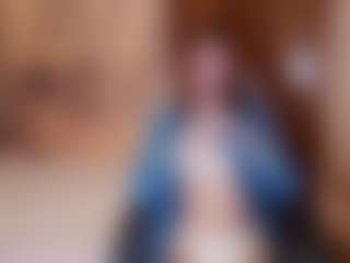 Live cam show with MariettaMaddock - Office on Camsoda