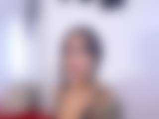 Live cam show with I'm Luna - Squirt Curvy on StripNow
