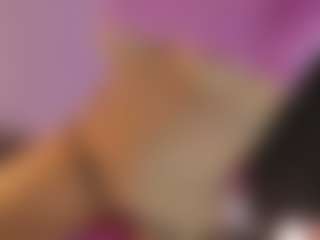Live cam show with Kittymyers01 - Teen (18+) on AdultVida.com