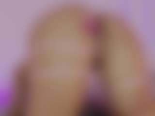 Live cam show with Kittymyers01 - Natural on Camsoda