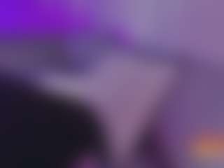 Live cam show with Kittymyers01 - Fingers on madthumbs