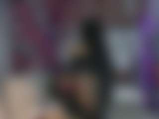 Live cam show with Kittymyers01 - Fingers on madthumbs