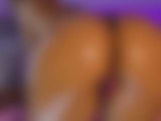 Live cam show with Kittymyers01 - Shaved Pussy MILF on StripNow