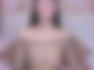 Live cam show with LisaLain - Camel Toe on StripNow