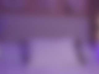 Live cam show with LisaLain - Camel Toe on StripNow