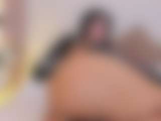 Live cam show with LisaLain - Camel Toe on AdultVida.com