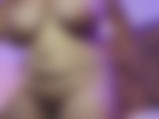Live cam show with ScarletBlondie - Public MILF on sexylive.show