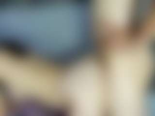 Live cam show with HeidyQueen - Strip on Latina Girls