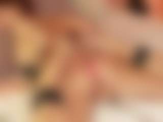 Julcy-Peach's Live Sex Cam Show