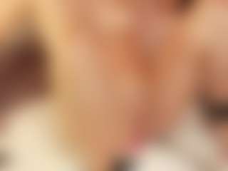 Julcy-Peach's Live Sex Cam Show
