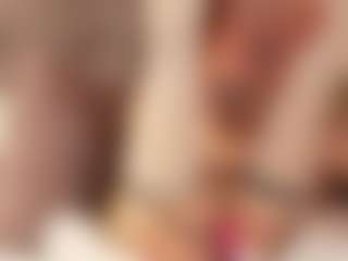Julcy-Peach's Live Sex Cam Show