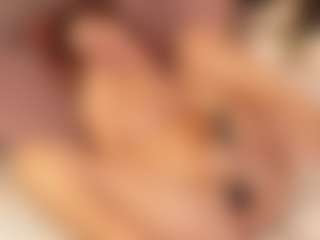 Julcy-Peach's Live Sex Cam Show