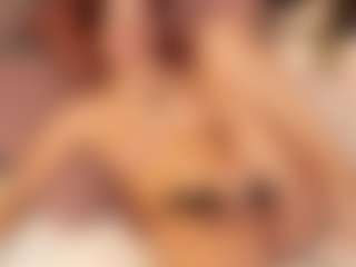 Julcy-Peach's Live Sex Cam Show