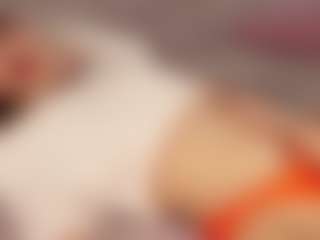 Live cam show with LauriTrucchio - Flirt on Camming Site