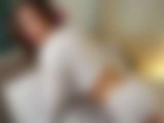 Live cam show with LauriTrucchio - Tongue on intimatelivegirls.com