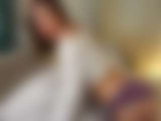Live cam show with LauriTrucchio - Booty on SquirtSoMuch