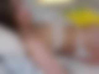 Live cam show with LauriTrucchio - Flashing on Camming Site