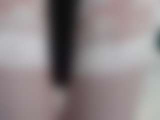 Live cam show with LauriTrucchio - Average on Camsoda