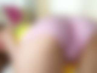 Live cam show with LauriTrucchio - Kisses on CamSextacy