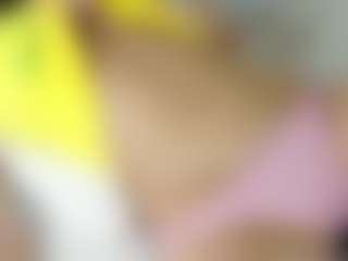 Live cam show with LauriTrucchio - Kisses on Strip Flash - Live Sex Shows
