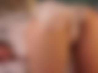 Live cam show with LauriTrucchio - Kisses on Big Tits