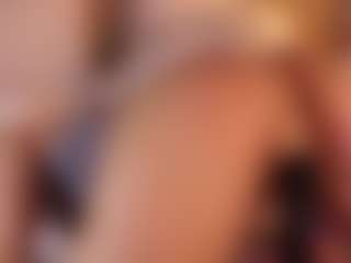 Live cam show with LauriTrucchio - Moan on Fling VIP Chat