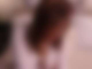 Live cam show with LauriTrucchio - Kisses on Milfs Live
