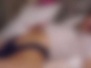 Live cam show with LauriTrucchio - Flirt on Camsoda