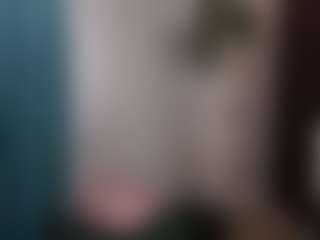 Live cam show with LauriTrucchio - Flirt on livesuperchat.net