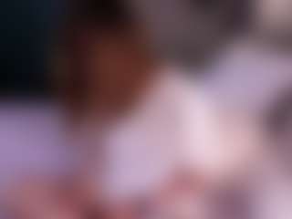 Live cam show with LauriTrucchio - Average on Streamer API