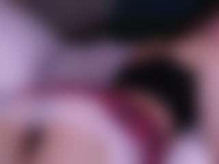 Live cam show with LauriTrucchio - Moaning on SpunkLive