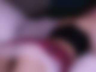 Live cam show with LauriTrucchio - Moaning on milfzrlive.com
