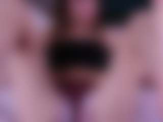 Live cam show with LauriTrucchio - Moaning on Pornisteam.com