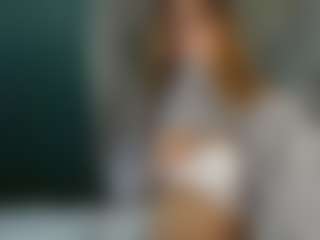 Live cam show with LauriTrucchio - Tongue on xfollow cams