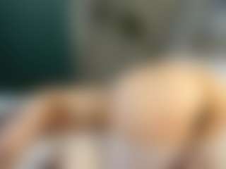 Live cam show with LauriTrucchio - Moaning on madthumbs