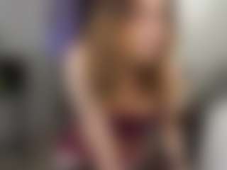 Live cam show with LauriTrucchio - Average on Camsoda