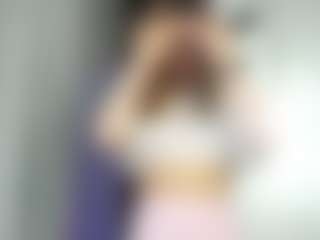 Live cam show with LauriTrucchio - Average on liverealitysex.com