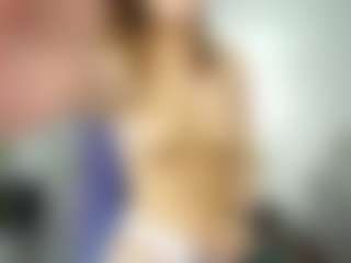 Live cam show with LauriTrucchio - Average on Dolls Live