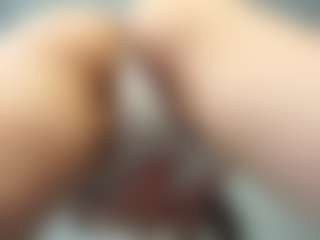 Live cam show with LauriTrucchio - Tongue on fapnchat
