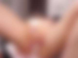 LauriTrucchio's Live Sex Cam Show