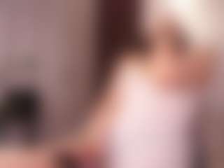 Live cam show with LauriTrucchio - Booty on Gym Cam Girls