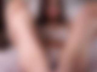 Live cam show with LauriTrucchio - Moan on CamSextacy