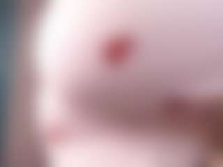 Live cam show with LauriTrucchio - Kisses on TeamSkeetLive