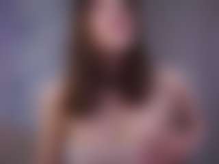 Live cam show with LauriTrucchio - Tongue on AdultVida.com